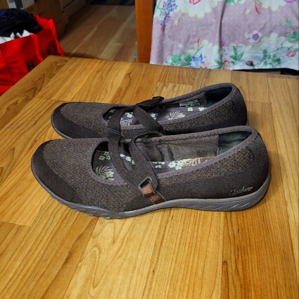 Skechers Women brown Breathe Easy  Memory Foam Relax Fit Slip-On Shoes Size 8.5 - Picture 2 of 9